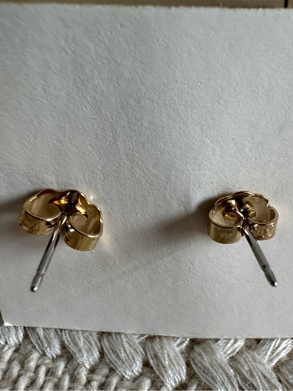 Avon Vintage 1983 Simulated Peridot Birthstone Stud Earrings - Green NIB - Picture 6 of 11